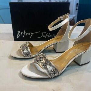 NWB Betsey Johnson Ivory Embellished Heels Size 8